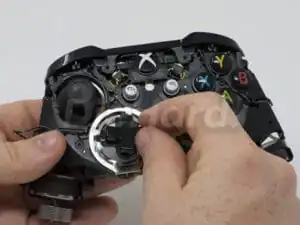 تعویض-برد-دسته-بی-سیم-Xbox-One-دایهارد(7)