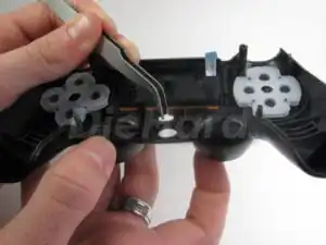 تعویض-دکمه-دسته-PS4-دایهارد(8)
