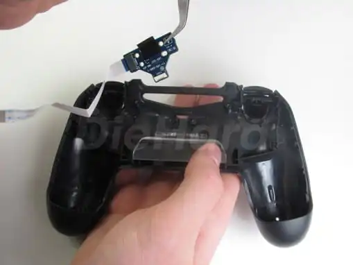 تعویض-سوکت-شارژ-دسته-PS4-دایهارد(12)